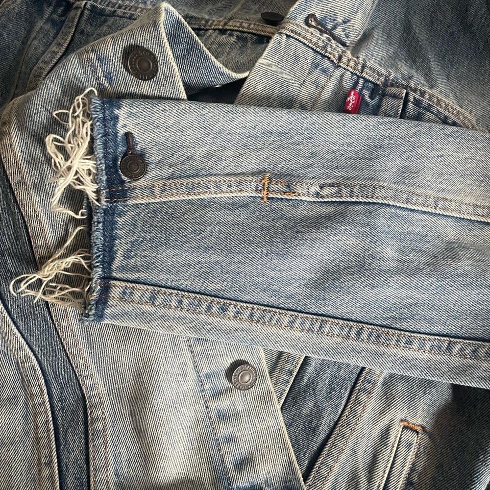 Levi’s Trucker Jacket - image 4
